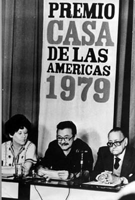 Haydee Santamaria junto a los escritores Mario Benedetti - Uruguay- y Alejo Carpertier -Cuba