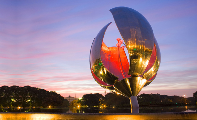 paseo-esculturas-floralis-1