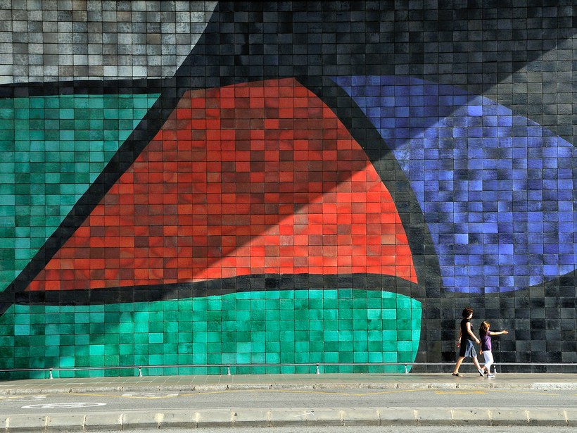 barcelona-airport-miro-mosaic-gettyimages-499076318